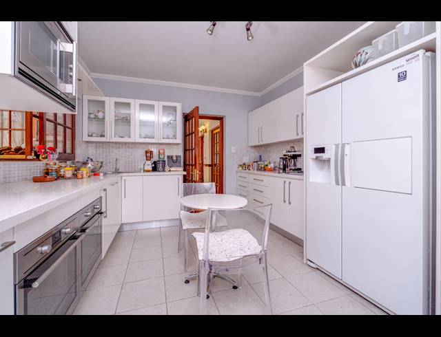 4 BEDROOM HOUSE FOR SALE IN LONEHILL